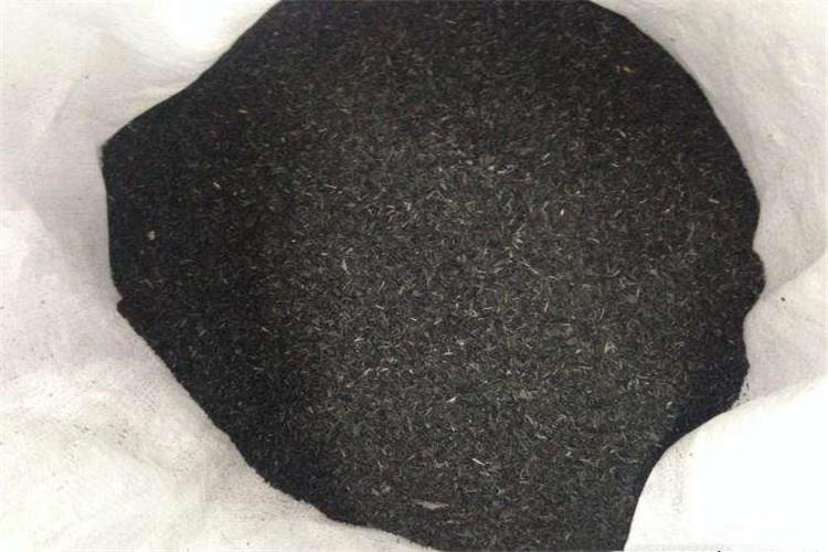 稻壳进行碳化处理得到的一种黑色颗粒状产品，具有很好的保温保湿效果