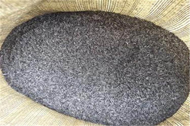 碳化稻壳在工业生产上可用作钢、铁等生产的保温隔热材料，在农业上可用于蔬菜、花卉、苗木、果树及其他作物栽培、改良土壤，在生活上可作清洁能源以供生火、取暖等
